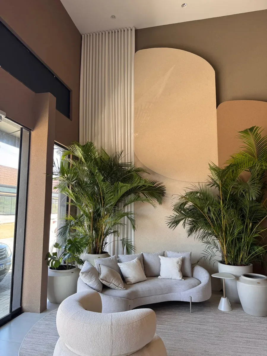 Cortina sob medida instalada em ambiente residencial